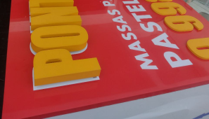 Fachada de ACM e letreiro em PVC - LPGRAFITES